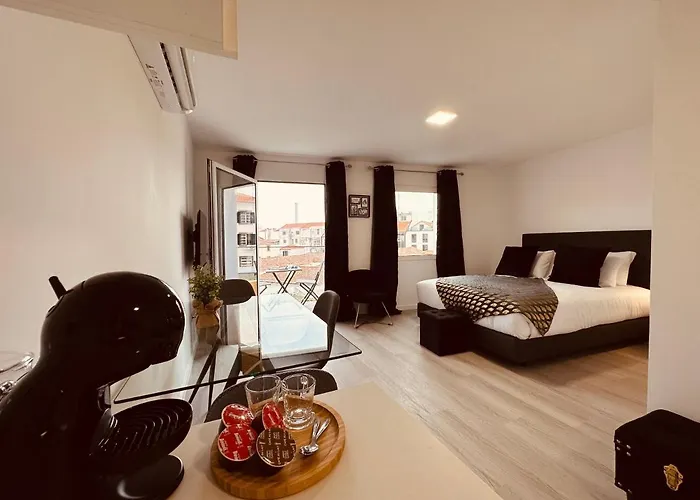 Living 아파트 푼샬