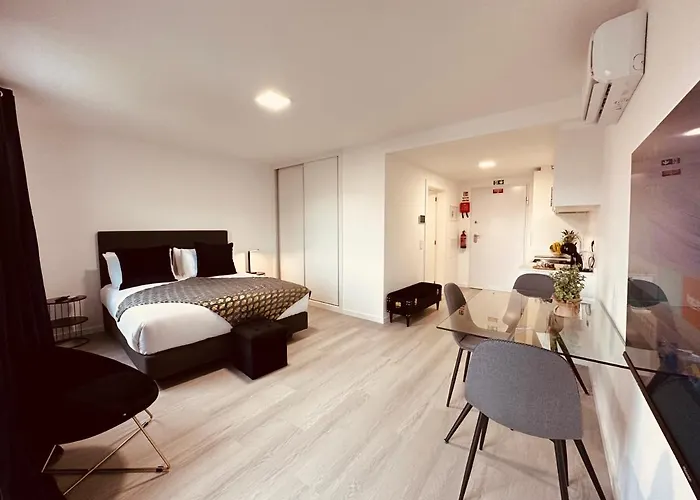 Living 아파트 푼샬